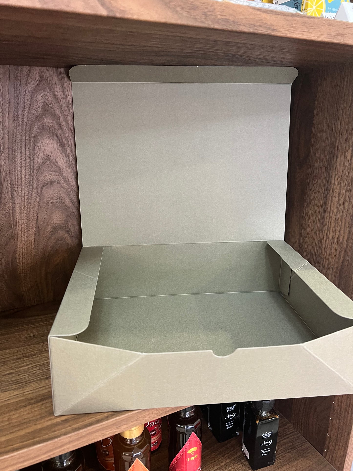 プレゼントBOX｜書類収納にも